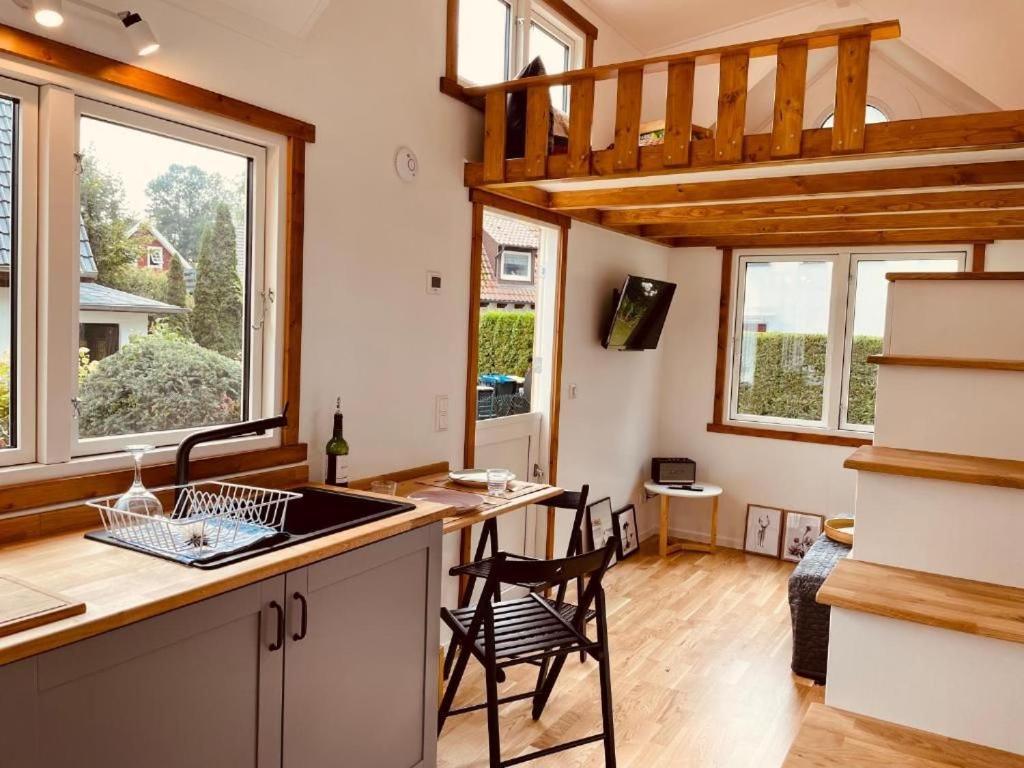 Tiny House Fleesensee Mit Eigenem Garten Und Nur Wenige Meter Vom Seeufer เกอห์เรน-เลบบิน ภายนอก รูปภาพ