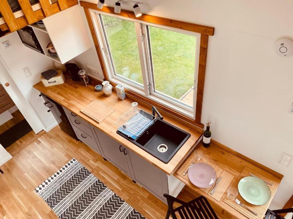 Tiny House Fleesensee Mit Eigenem Garten Und Nur Wenige Meter Vom Seeufer เกอห์เรน-เลบบิน ภายนอก รูปภาพ