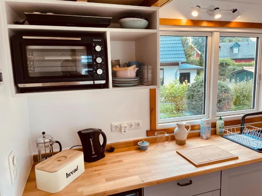 Tiny House Fleesensee Mit Eigenem Garten Und Nur Wenige Meter Vom Seeufer เกอห์เรน-เลบบิน ภายนอก รูปภาพ